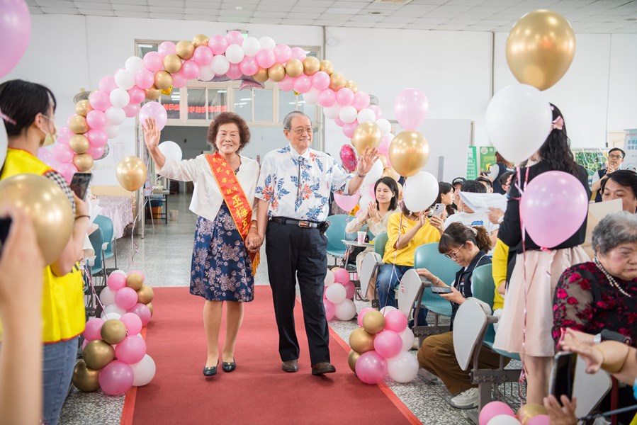 (6)模母代表紅毯儀式