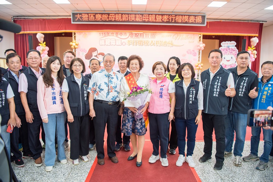 (7)模母代表獻花儀式