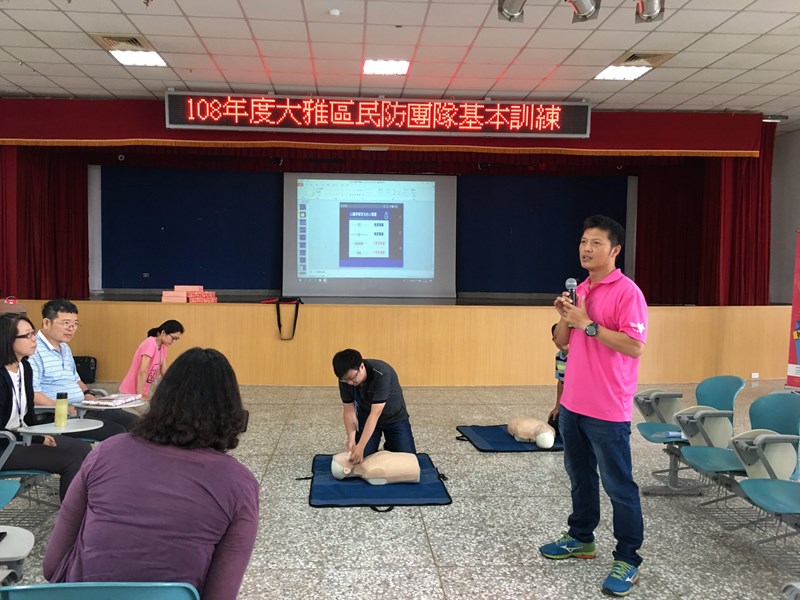 講師闡述CPR前之處置
